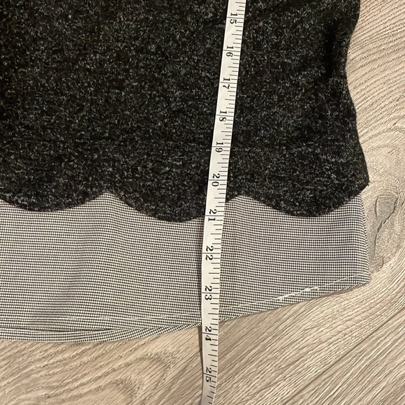 Soft stylish, Fooler with jewelled neckline & Gingham print . - Picture 7 of 8